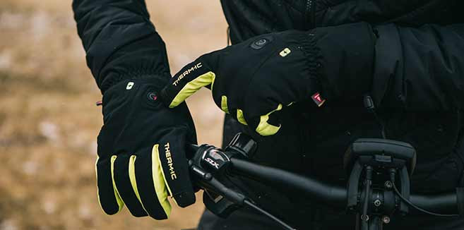 Outdoor heated gloves for women